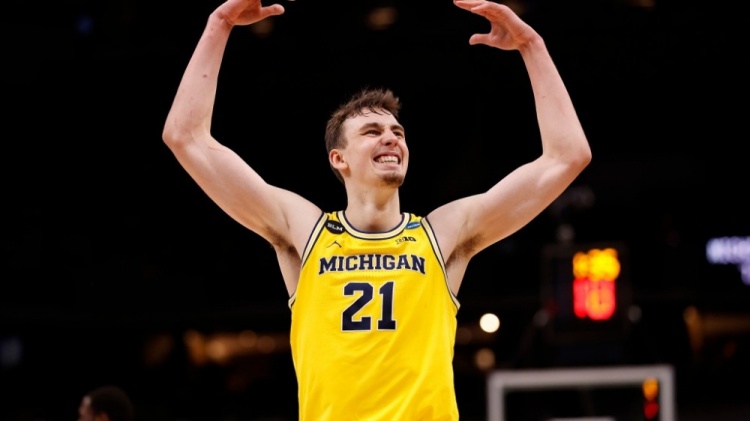 许多国家纷 许多国家纷